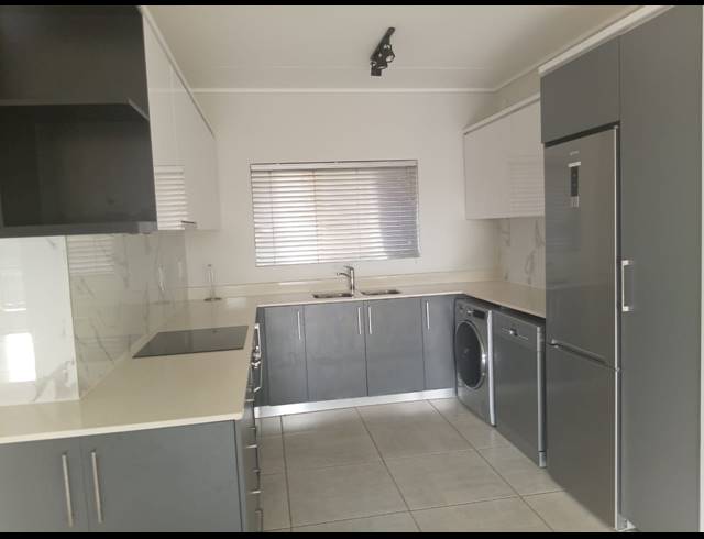 3 BEDROOM APARTMENT TO LET IN IZINGA RIDGE